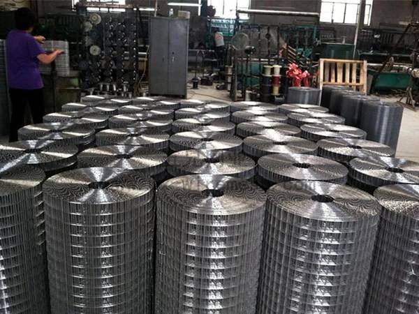 廠(chang)房(fang)一(yi)角